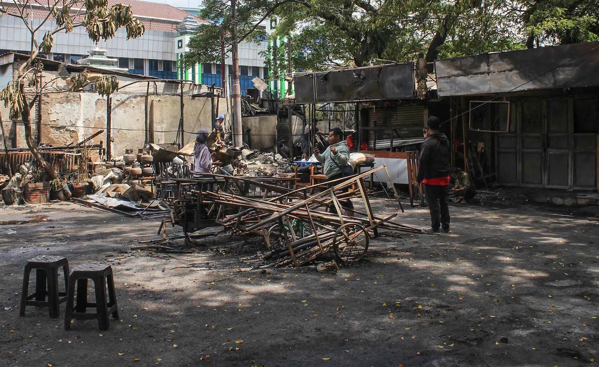FOTO: Nasib Pedagang Kalibata Usai Sembilan Kios Dibakar Massa