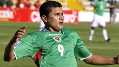 Bolivia's Joaquin Botero celebrates after scoring against Argentina during their FIFA World Cup South Africa-2010 qualifier match at Hernando Siles stadium in La Paz on April 1, 2009. AFP PHOTO/Aizar Raldes