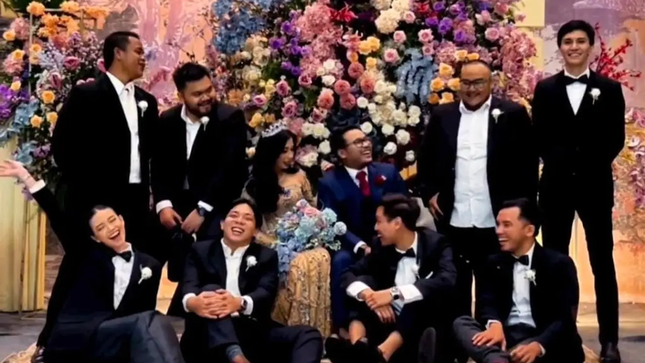 7 Potret Yuki Kato Jadi Groomsmen, Tetap Cantik dengan Gaya Maskulin