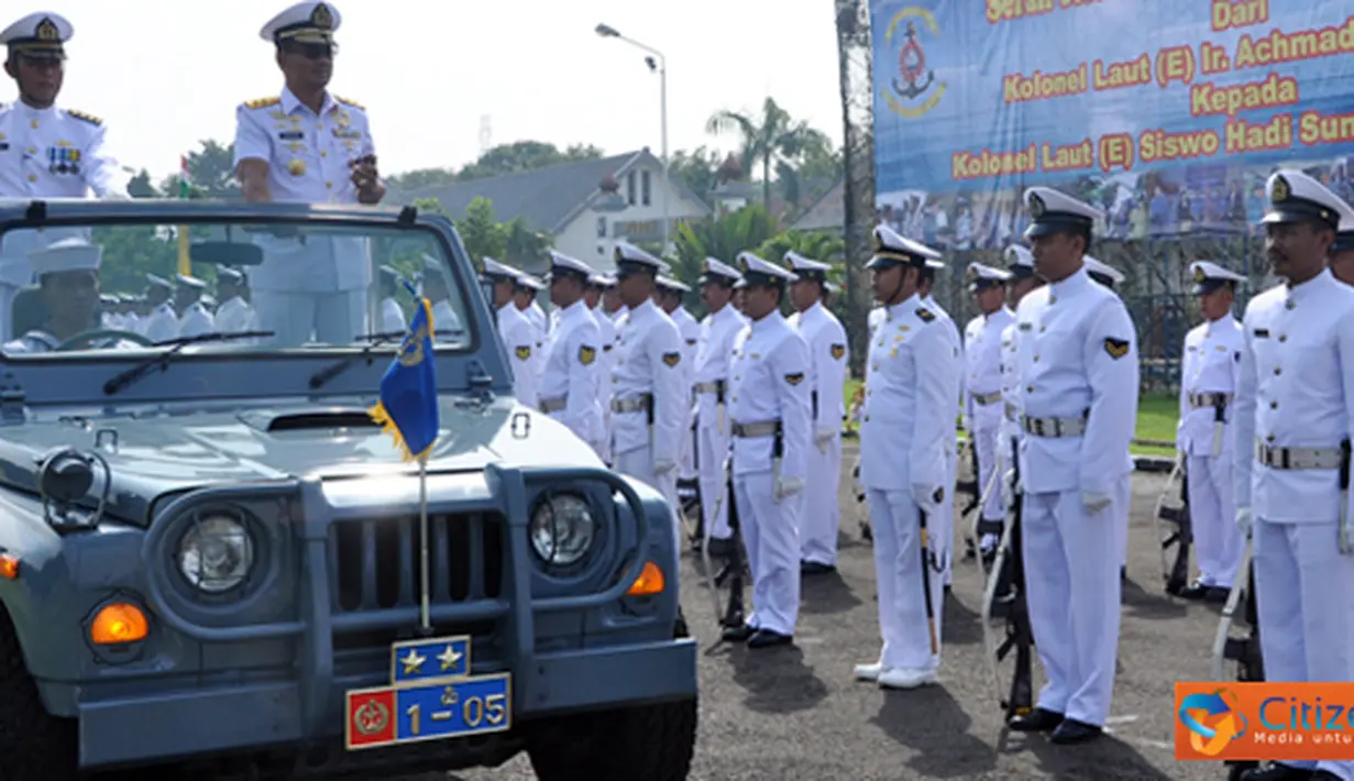 Citizen6, Surabaya: Kolonel Laut (E) Drs. Siswo H Sumantri yang sebelumnya menjabat Sahli “E” Teklog Koarmatim didaulat menggantikan Kolonel Laut (E) Ir. Achmad Djamaludin. (Pengirim: Penkobangdikal)