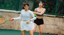 <p>Dian Sastro dan Anya Geraldine serta beberapa artis tanah air lain baru saja terlihat bermain tenis bersama. Beberapa foto yang diunggah menarik untuk disimak, bahkan banjir pujian dari netizen. [Foto: Instagram/therealdisastr]</p>