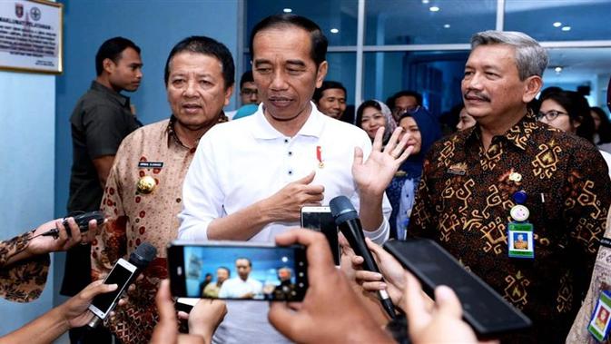 Presiden Joko Widodo setibanya di Provinsi Lampung adalah melakukan inspeksi mendadak (sidak) ke RSUD Dr. H. Abdul Moeloek yang terletak di Kota Bandar Lampung pada Jumat, 15 November 2019. (Dok Sekretariat Negara RI)