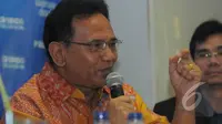 Martin Hutabarat saat menjadi pembicara pada bertajuk "Simalakama Jokowi" di kawasan Cikini, Jakarta, Sabtu (14/2/2015). Banyak permasalahan yang dihadapi Jokowi dinilai para pengamat seperti buah simalakama. (Liputan6.com/Herman Zakharia)