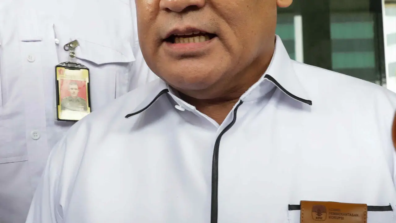 Penasihat Hukum Ketua Komisi Pemberantasan Korupsi (KPK) Firli Bahuri, Ian Iskandar angkat bicara terkait penetapan kliennya sebagai tersangka.