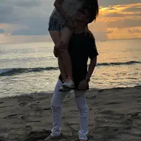 Pasangan kekasih Verrell Bramasta dan Natasha Wilona kembali mengunggah kemesraannya. Beberapa foto kemesraan pasangan ini dibagikan di Instagram. (Instagram/bramastavrl)