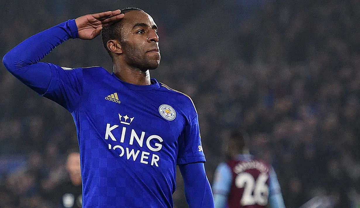 5. Ricardo Pereira (Leicester City) - Ricardo Pereira bergabung dengan Leicester City pada musim 2018/19. Pemain berusia 26 tahun ini tidak perlu waktu lama untuk beradaptasi dan menunjukan kemampuannya bersama Leicester di Liga Inggris. (AFP/Oli Scarff)
