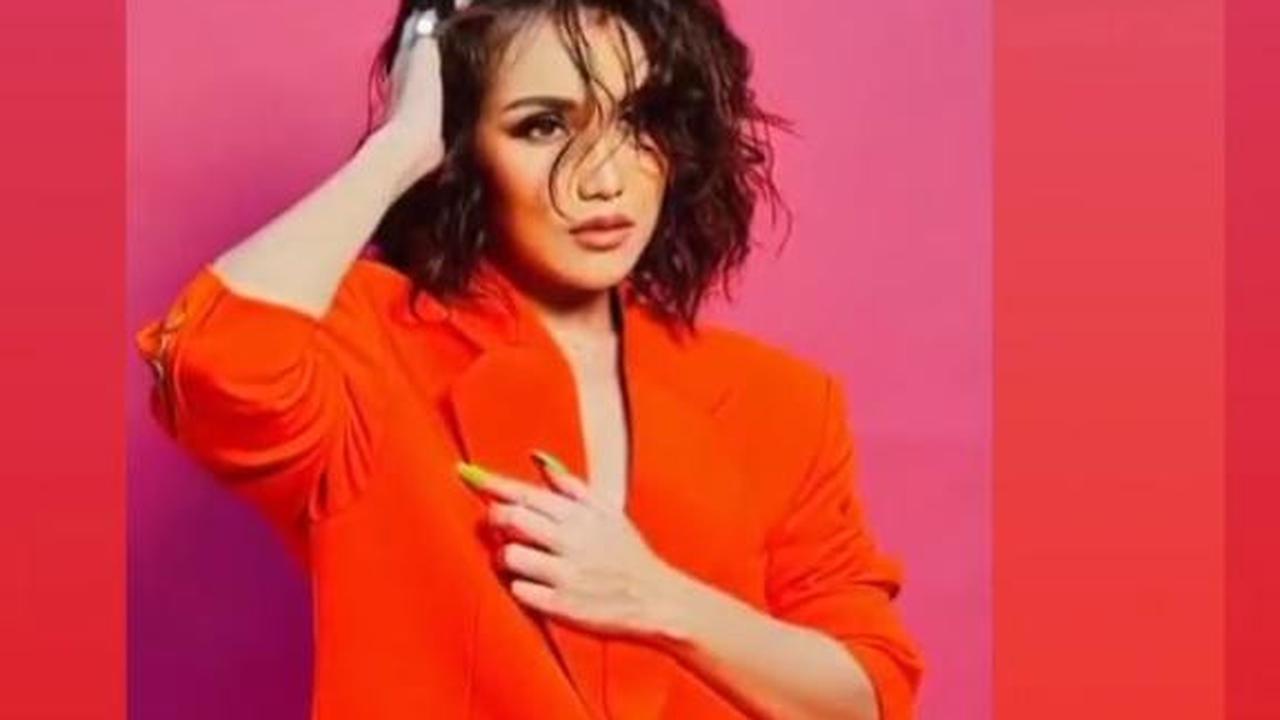 6 Pemotretan Terbaru Ayu Ting Ting dengan Berbagai Tema, Curi Perhatian