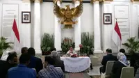  Menteri Luar Negeri Retno Marsudi saat membuka pertemuan dengan duta besar dan atase diplomatik negara anggota OKI di Indonesia untuk membahas isu terkait rangkaian peristiwa di Masjid Al Aqsa (Liputan6.com/Rizki Akbar Hasan)