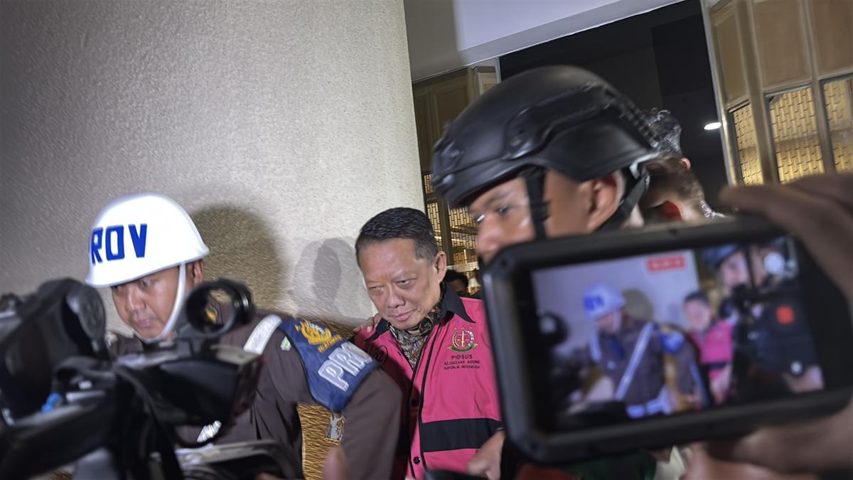 Enam Jam Pemeriksaan Eks Jampidsus Febrie Adriansyah