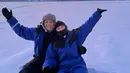 Momen seru Azriel Hermansyah dan Sarah Menzel main salju di Finlandia. Menilik dari unggahan lainnya saat di Paris, Azriel dan Sarah tak hanya liburan berdua, ibunda Sarah juga turut serta. Diketahui Azriel Hermansyah terbang ke Eropa untuk menjenguk Sarah Menzel bersama ibunda Sarah Menzel. Empat tahun berpacaran dengan Sarah Menzel, Azriel Hermansyah tentunya sudah sangat dekat dengan calon mertuanya. (Liputan6.com/IG/@ssarah_menzel)