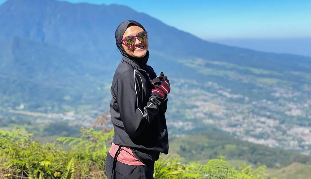 (Instagram/zeezeeshahab)