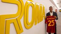 Georginio Wijnaldum resmi diperkenalkan sebagai pemain AS Roma pada Sabtu (6/8/2022) dini hari WIB. (AS Roma)