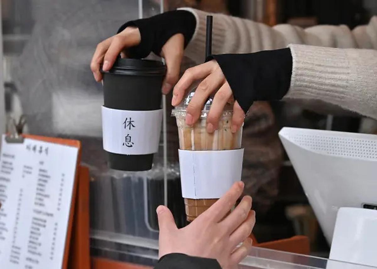 Kenapa Anak Muda Korea Hobi Menyeruput Ice Americano di Musim Panas Sampai Dingin? Ini Kata Survei