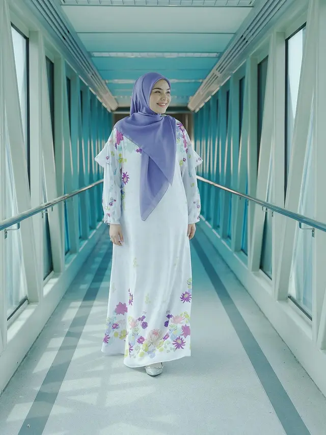 6 Gaya Berhijab Ria Miranda yang Anggun Bisa Jadi Inspirasi Busana untuk Pengajian Ramadan
