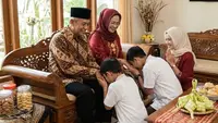 10 Ide Gaya Foto Keluarga Lebaran 2026, Dijamin Bikin Feed Auto Cantik