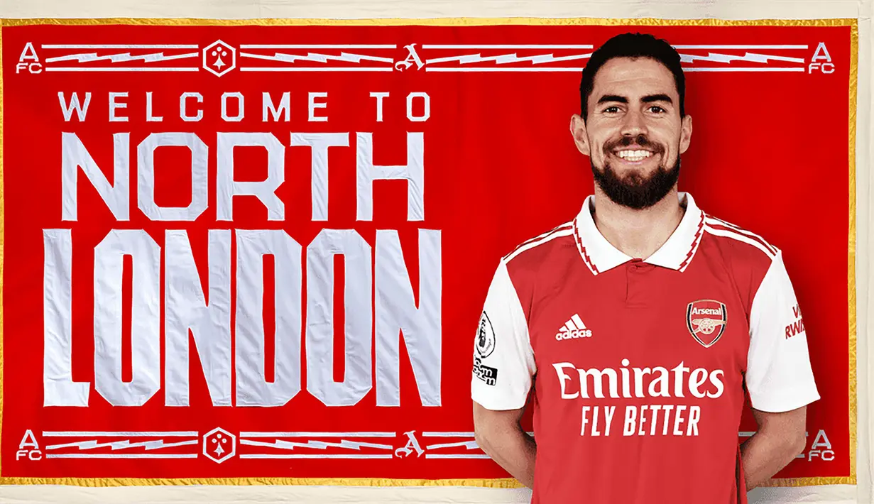 Jorginho. gelandang bertahan Italia berusia 31 tahun ini menjadi pemain terakhir yang langsung berganti klub dari Chelsea menuju Arsenal. Arsenal baru saja mendatangkannya dari Chelsea pada deadline bursa transfer Januari 2023 dengan nilai transfer 11,3 juta euro atau setara Rp185 miliar. Pemain yang total 4,5 musim membela The Blues dan tampil dalam 213 laga di semua ajang dengan mencetak 29 gol dan 9 assist ini dikontrak selama 1,5 tahun hingga akhir musim 2023/2024. (arsenal.com)