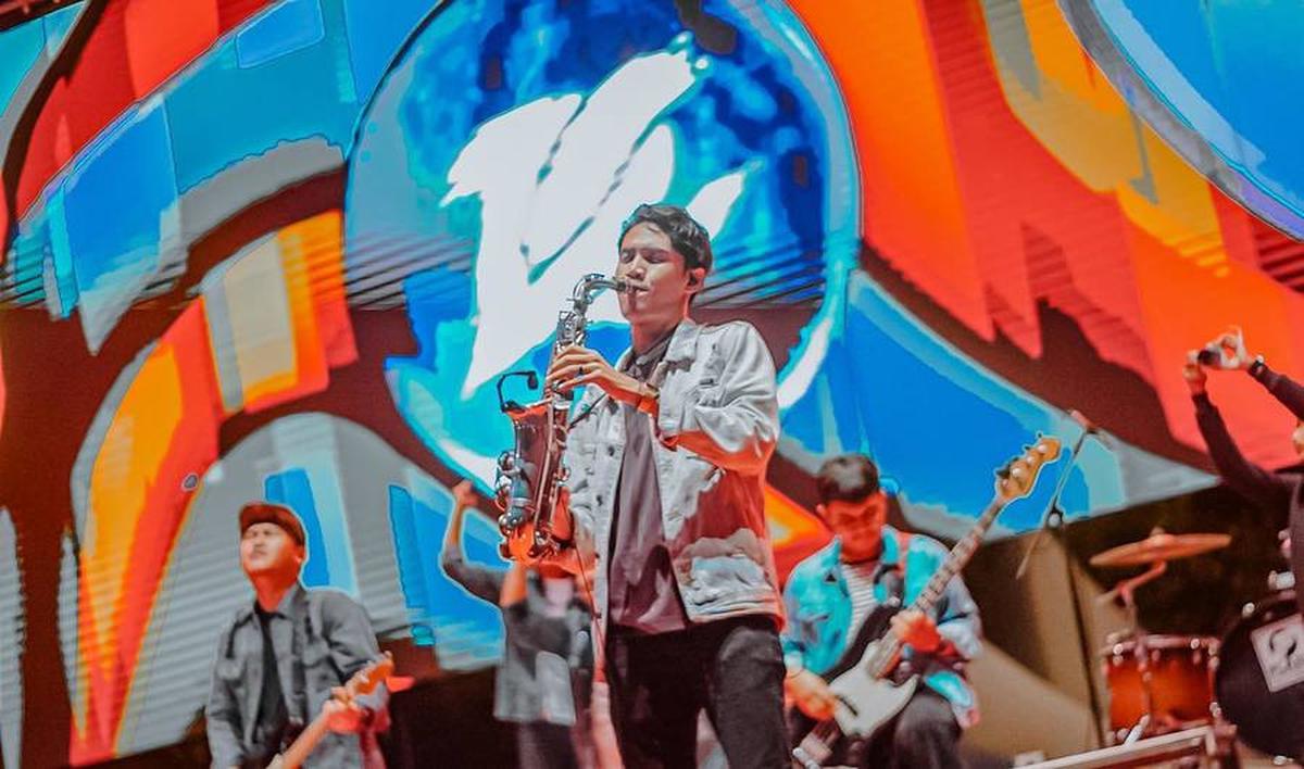 8 Potret Evan WMD yang Diduga Jadi Teman Spesial Ria Ricis, Pemain Saxophone di Band Pengiring Denny Caknan