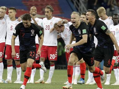 Ekspresi pemain Kroasia setelah mengalahkan Denmark pada laga 16 besar Piala Dunia 2018 di Nizhny Novgorod Stadium, Rusia, (1/7/2018). Kroasia menang 3-2 lewat adu penalti. (AP/Gregorio Borgia)
