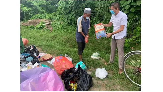 Kisah Pilu Kakek Cari Makanan di Tumpukan Sampah untuk Buka Puasa
