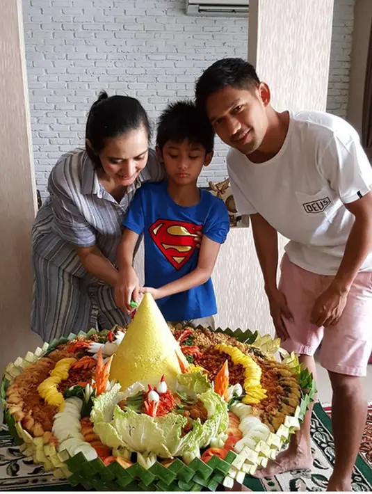 Dengan tidak hadirnya penggugat hingga tiga kali, Jarkasih berbaik sangka. Bisa jadi, pasangan yang nikah sejak 2006 dan telah dikaruniai seorang anak itu berdamai di luar persidangan. (Instagram/maulajamilo11)