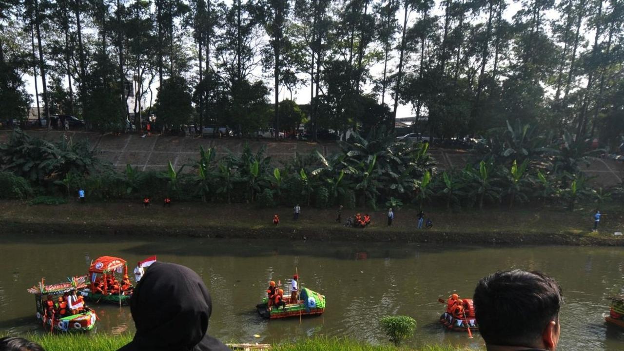 Afan Adriansyah Idris, Asisten Pembangunan dan Lingkungan Hidup (LH) Provinsi DKI Jakarta, mengungkapkan bahwa saat ini Dinas Lingkungan Hidup (DLH) DKI Jakarta sedang berupaya keras untuk mengurangi pengiriman sampah ke Tempat Pembuangan Sampah Terpadu (