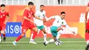 <p>Pemain Timnas Indonesia U-20, Arkhan Fikri (kanan) berebut bola dengan pemain Suriah U-20, Mustafa Abdullatif pada laga matchday kedua Grup A Piala Asia U-20 2023 di Lokomotiv Stadium, Tashkent, Uzbekistan, Sabtu (4/3/2023). (AFC/Adam Aidil)</p>