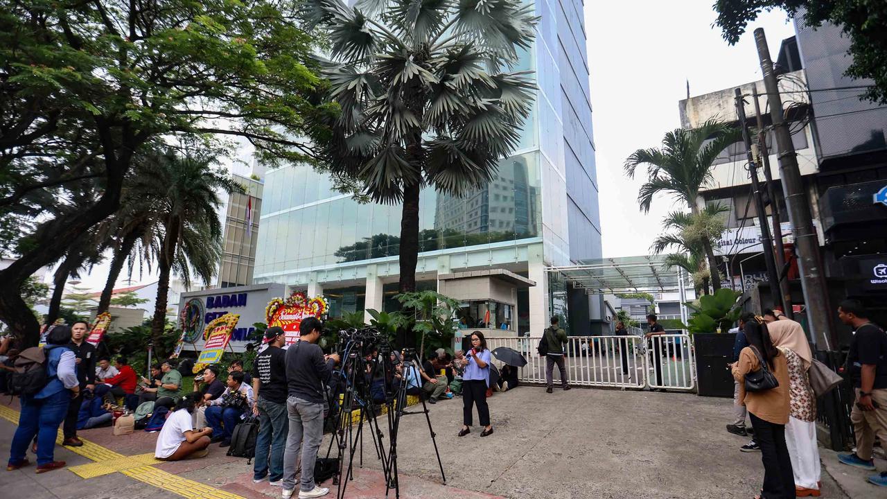FOTO: Kejagung Geledah Kantor BGN Aktivitas Pegawai Terganggu