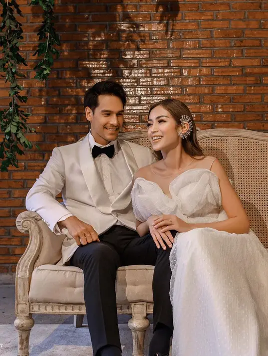 Jessica Iskandar dan Richard Kyle, salah satu pasangan yang rencana pernikahannya tertuda akibat dampak dari pandemi Covid-19. Semula, mereka berencana menggelar pernikahan pada 22 Maret 2020 lalu. (Instagram/richo_kyle)