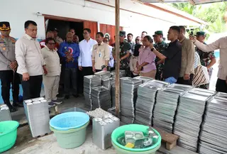 Wakil Menteri Dalam Negeri (Wamendagri) Ribka Haluk meninjau langsung Satuan Pelayanan Pemenuhan Gizi (SPPG) Depapre, Kabupaten Jayapura, Kamis (6/8/2026). (Istimewa)
