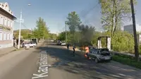 Kebakaran mobil tertangkap kamera Google Maps (Google Street View via Autoevolution)