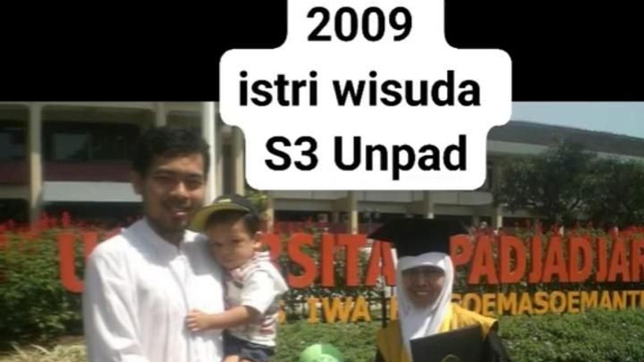 Kemudian di tahun 2009, ia wisuda S3 dari Universitas Padjajaran.