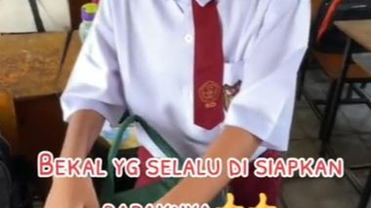 Dia kini menjadi piatu dan hidup bersama ayahnya. Meski hanya diurus sang ayah, bocah tersebut terlihat terawat.