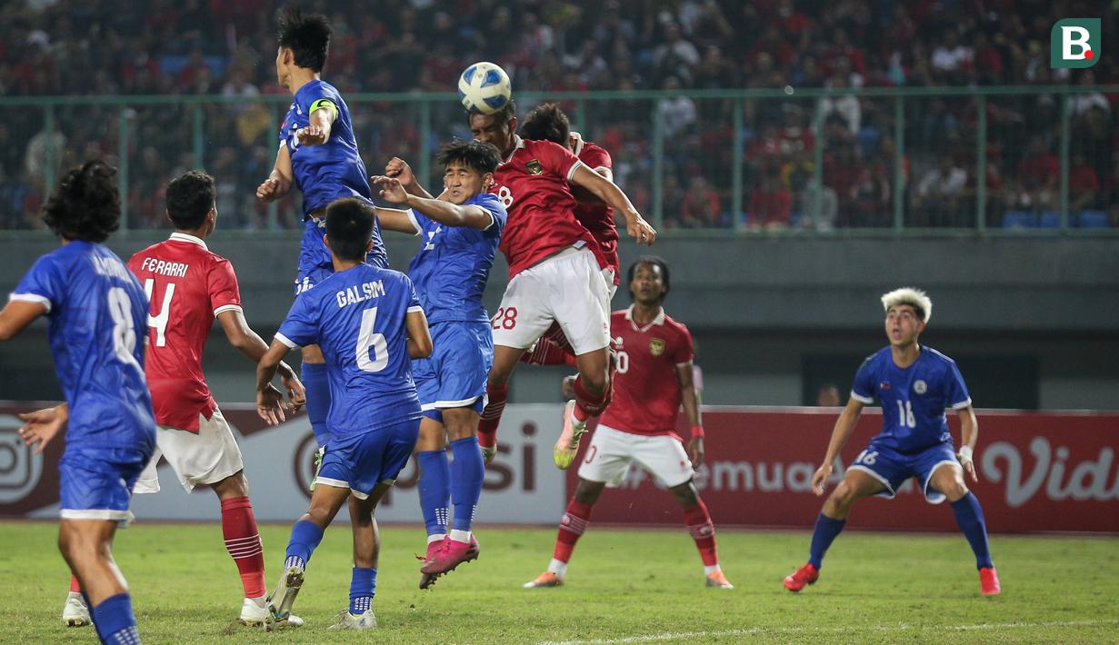 <p>Pemain Timnas Indonesia U-19, Rabbani Tasnim mencetak gol ketiga timnya saat matchday keempat Grup A Piala AFF U-19 2022 antara Timnas Filipina U-19 melawan Timnas Indonesia U-19 di Stadion Patriot Candrabhaga, Bekasi, Jawa Barat, Jumat (08/07/2022). (Bola.com/Bagaskara Lazuardi)</p>