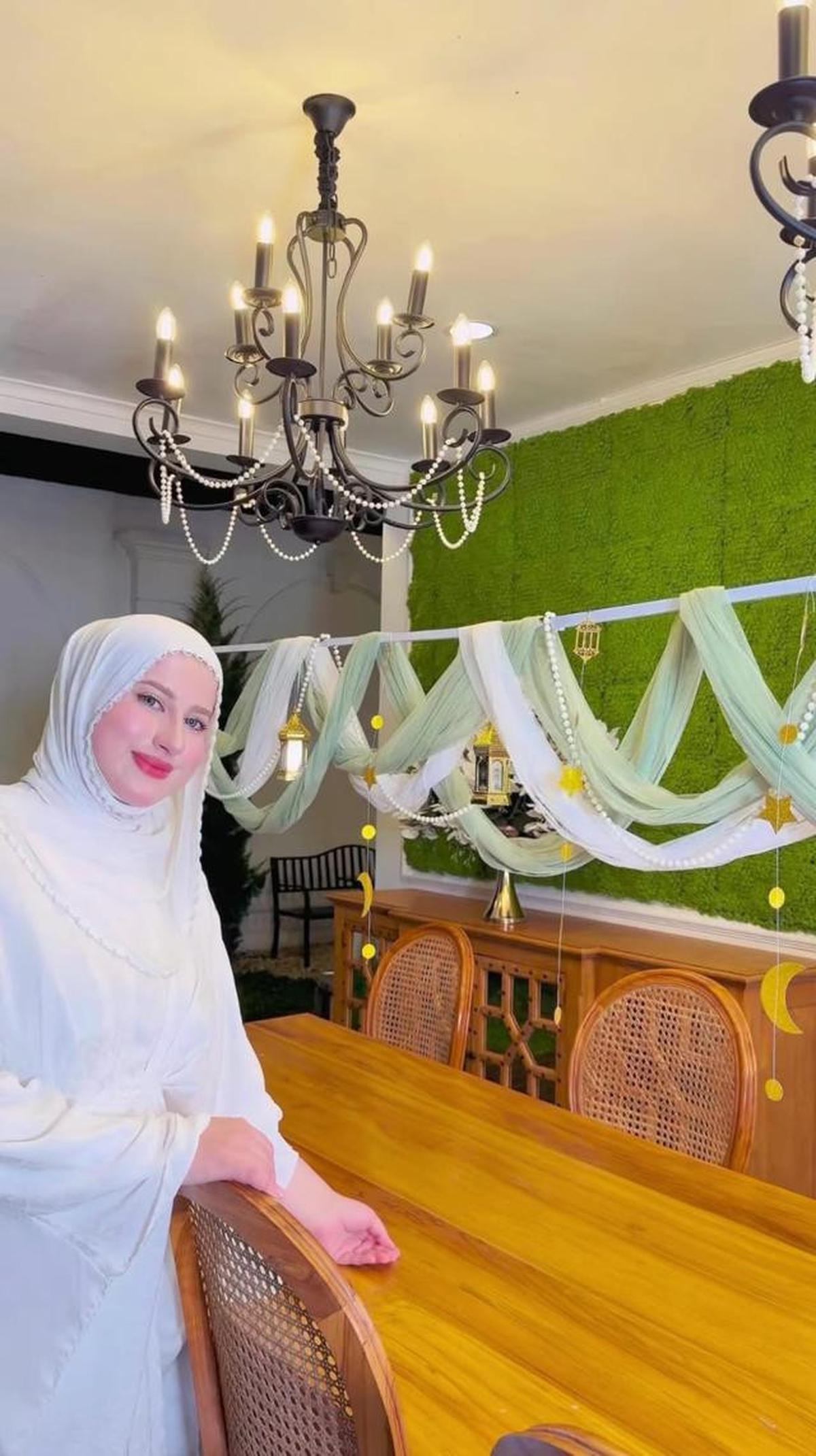 Intip Potret Ruang Makan di Rumah Tasyi Athasyia Selama Ramadan, Inspirasi Desain ala Timur Tengah