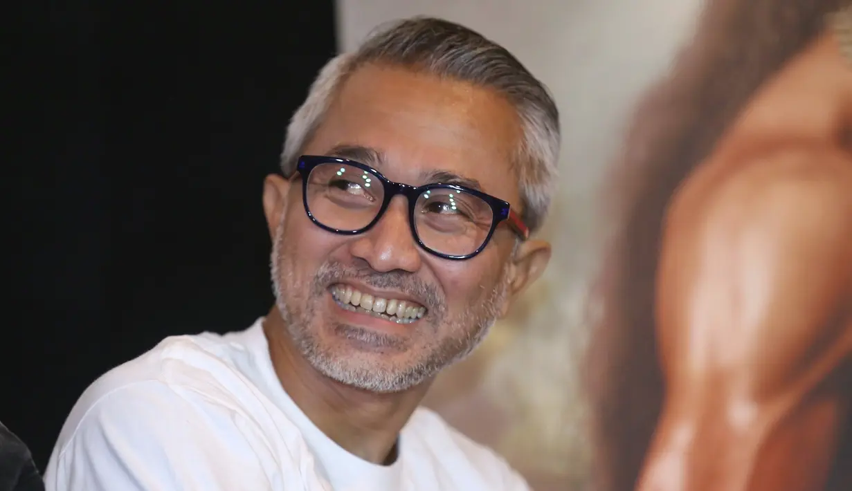 "Bangga pas lihat hasilnya dan hasilnya luar biasa semuanya. Mudah-mudahan ini jadi titik tolak yang lebih tinggi untuk perfilman Indonesia," kata Lukman Sardi. (Nurwahyunan/Bintang.com)