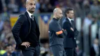 Raut muka kecewa Pep Guardiola pasca dikalahkan 3-0 oleh Barcelona di Stadion Camp Nou - (JOSEP LAGO / AFP)