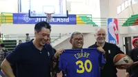 Gubernur Jawa Barat, Ahmad Heryawan dan NBA Asia Associate Vice President of Marketing Partnerships, Jim Wong (Istimewa)