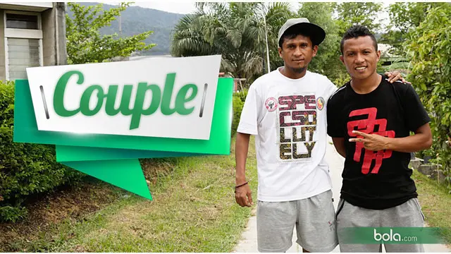 Hendra Adi Bayauw dan Ricky Ohorella merupakan dua pemain asal Tulehu yang merantau ke pulau seberang. Berikut kebersamaan mereka di dalam video ini.