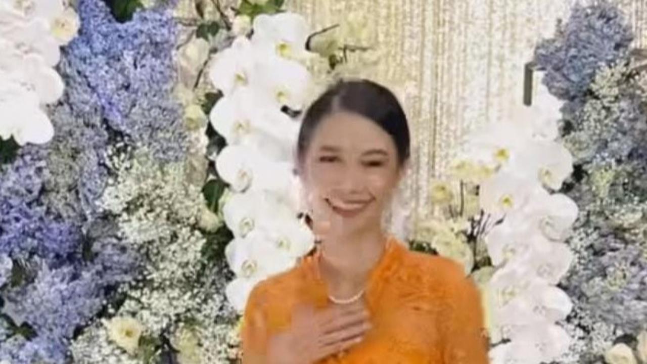 Cantiknya Yuki Kato Berkebaya Orange Sampai Ramai Disorot, Netizen 'Kupikir Yuki Tunangan