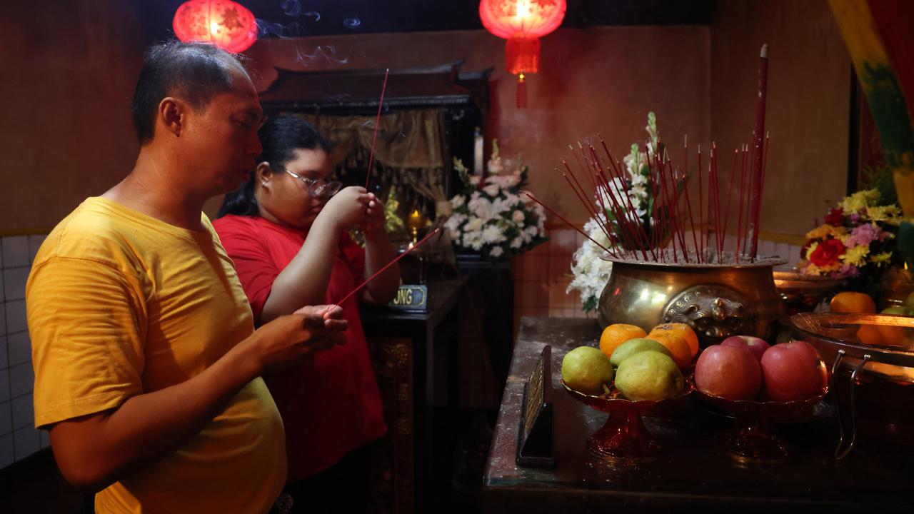 Ibadah Malam Imlek di Vihara Boen Tek Bio Tangerang