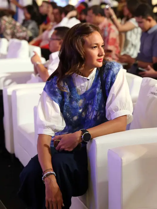 Sejak dulu Nadine memang dikenal sebagai sosok wanita yang gemar mengeksplorasi tempat wisata di Indonesia, terlebih dengan kehidupan laut. Beralih dari wilayah timur Indonesia, kini Nadine siap menjelajah Malang. (Nurwahyunan/Bintang.com)