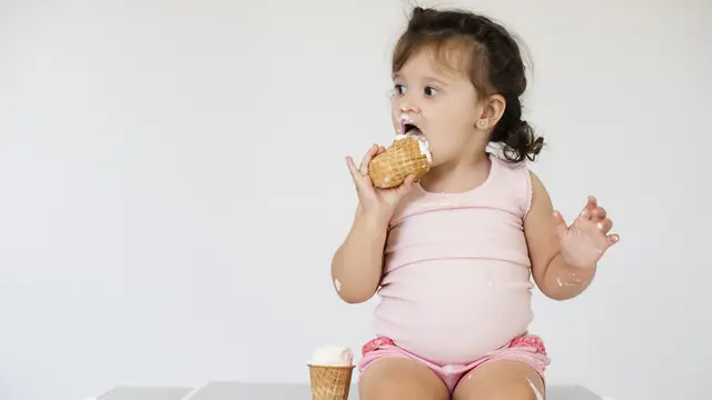 Belajar Mandiri Sejak Dini, Ini 5 Manfaat Self-Feeding pada Anak (photo by freepik.com)