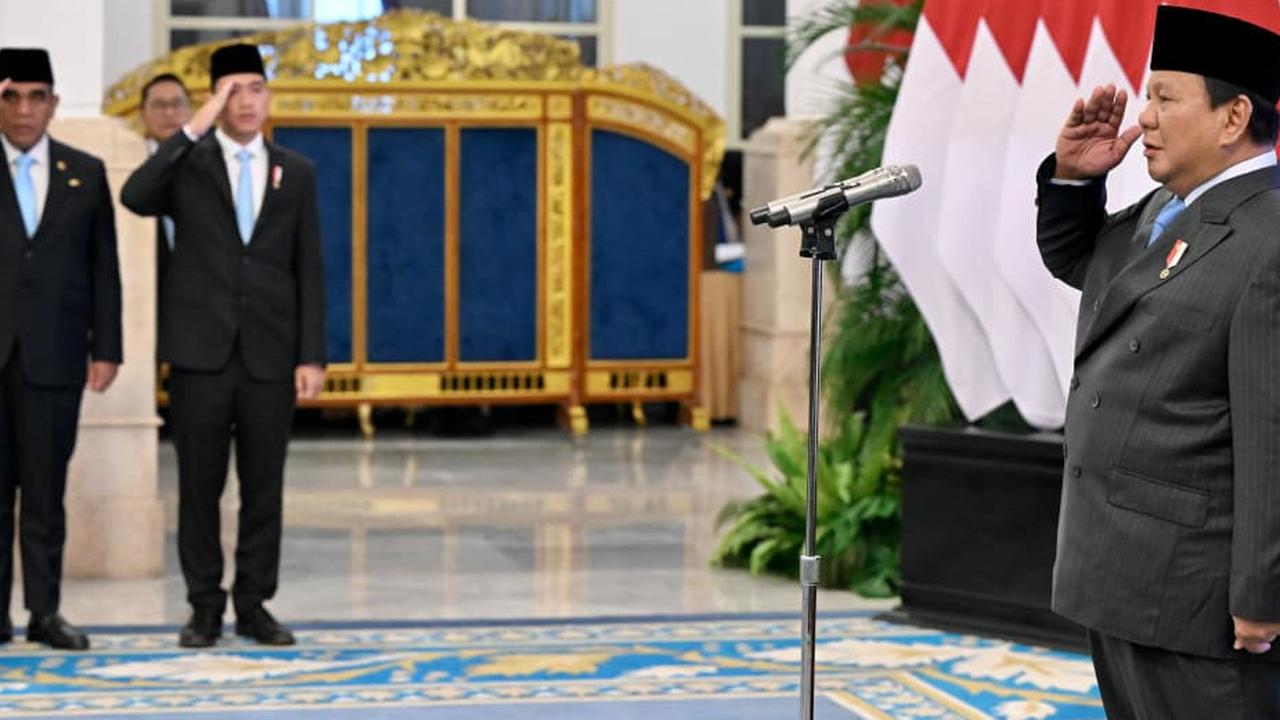 VIDEO: Prabowo Anugerahi Bintang Kemanusiaan ke Aipda Irvan, Polisi Bangun Hotel Lansia Gratis