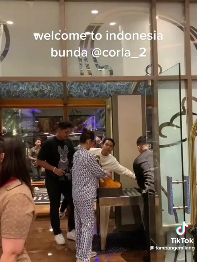 Bunda Corla Tiba di Tanah Air