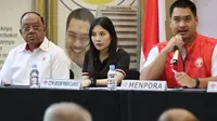 Menpora Dito Ariotedjo memberikan keterangan kepada media mengenai persiapan menuju Asian Games 2022 di Media Center Kemenpora, Jakarta, Jumat (1/9/2023) petang WIB. (Bola.com/Abdul Aziz)