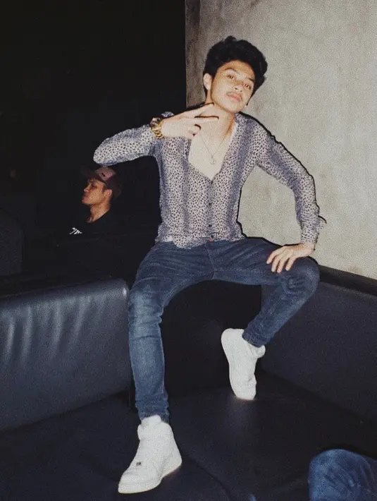 (Instagram/bastiansteel)