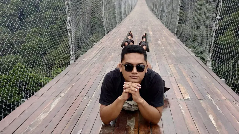 Swafoto di jembatang Situgunung