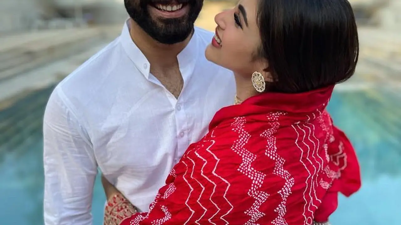 Mouni Roy dan suaminya, Suraj Nambiar