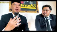 Ahmad Dhani bersama rekannya yang bernama Indra Muhammad Putra