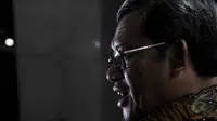 Gubernur Jawa Barat Ahmad Heryawan (Aher) usai menjalani pemeriksaan di Bareskrim Polri, Jakarta, Jumat (15/5/2015). Aher diperiksa sebagai saksi selama 15 jam terkait kasus dugaan korupsi pembangunan Stadion Gedebage Bandung. (Liputan6.com/Johan Tallo)